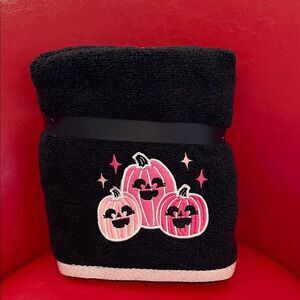 Betsey Johnson Black and Pink Pumpkin Hand Towel Set